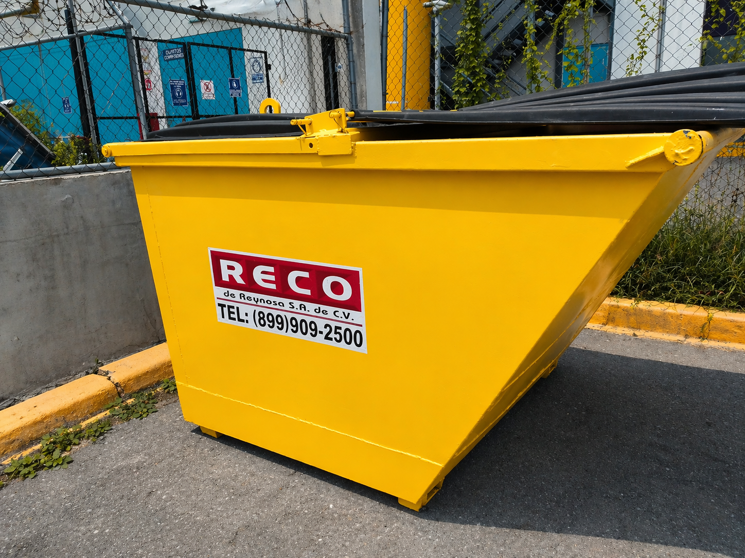 Contenedor RECO de 4 yardas